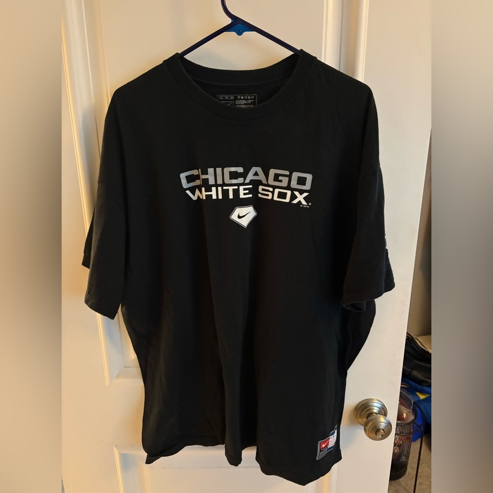 Black Chicago White Sox T-shirt